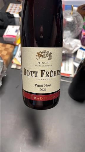 Vin Rouge sec Tradition Bott Frères 2021 France Alsace