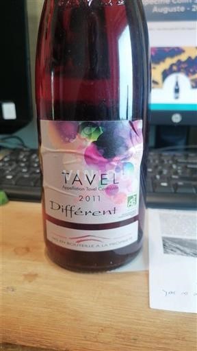 Vin Rosé sec Différent 2011 France Vallée du Rhône Tavel