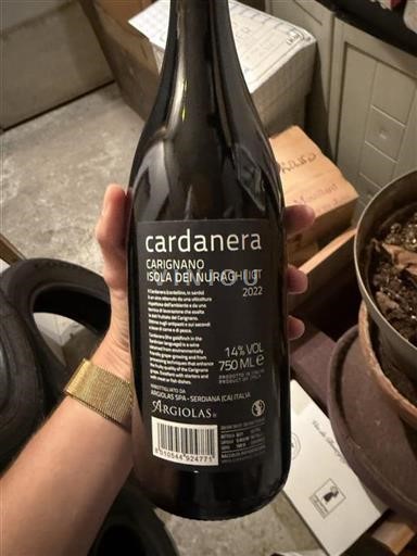 Vin Rouge sec Cardanera Argiolas 2022 Italie Sardaigne