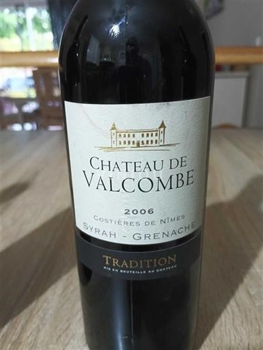 Vin Rouge sec Tradition Château Valcombe 2006 France Vallée du Rhône Costières-de-nîmes